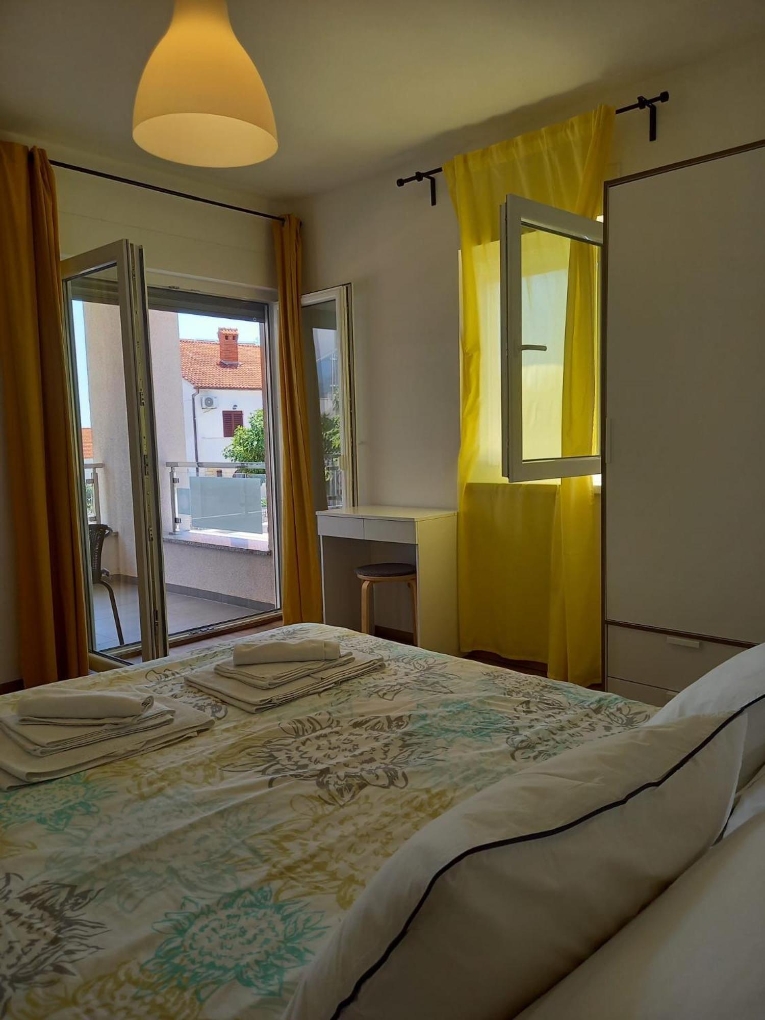 Apartments Stella Krk Town Exterior foto