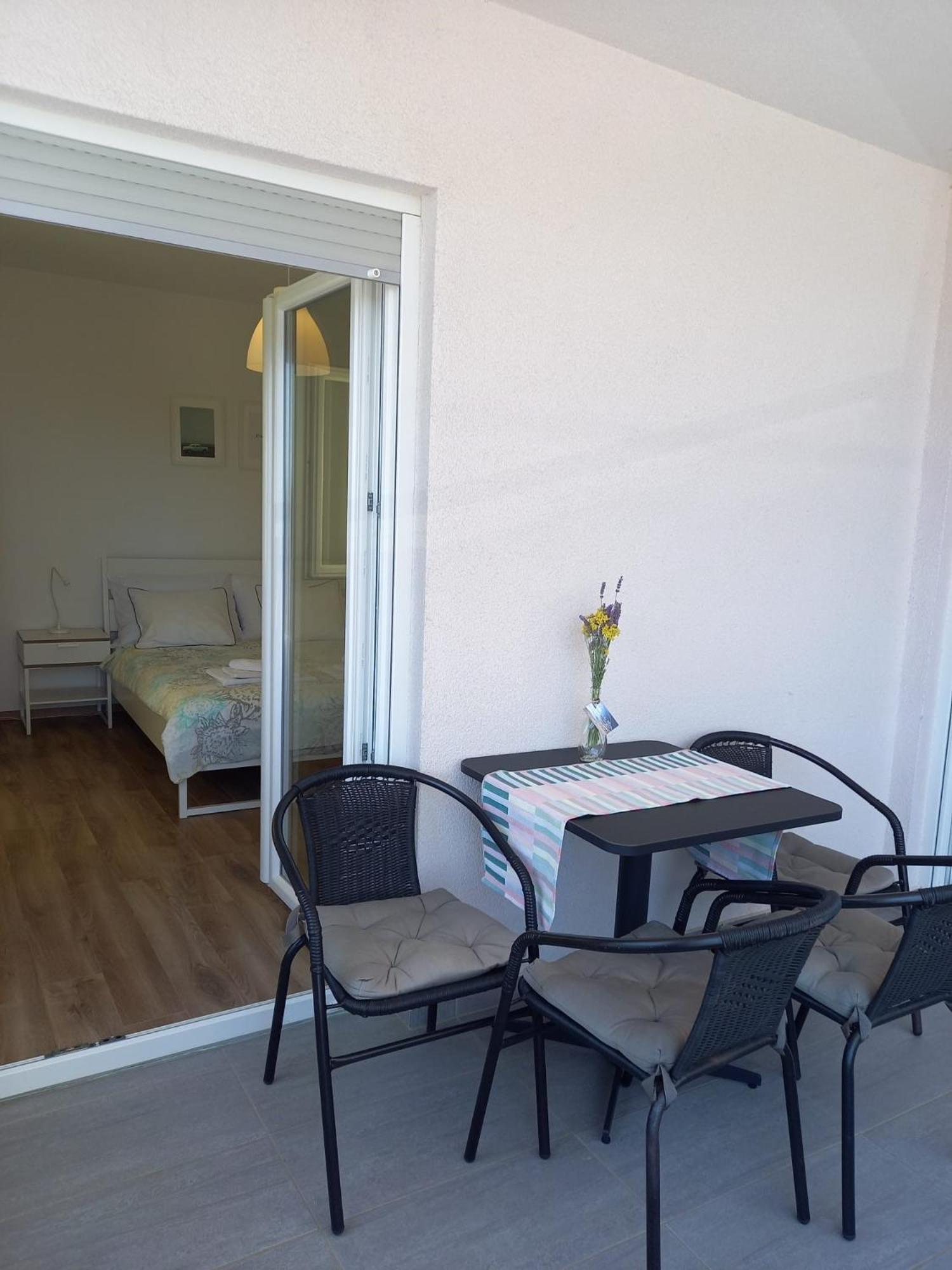 Apartments Stella Krk Town Exterior foto